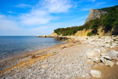 Karadeniz kıyısında deniz manzarası.