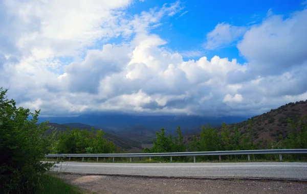 Strada in montagna. — Foto Stock