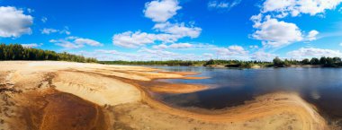 Agan nehri üzerindeki kum çubukları .
