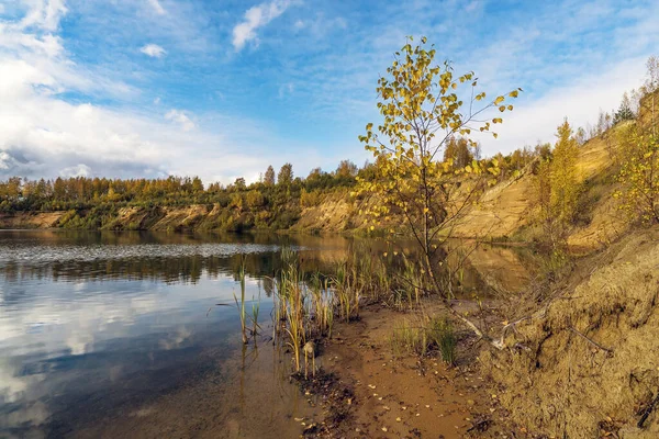 Costa Arenosa Lago Montês Outono Região Leningrado — Fotografia de Stock