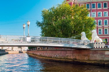 Griboyedov Kanalı. Aslan köprüsü. Saint-Petersburg Rusya