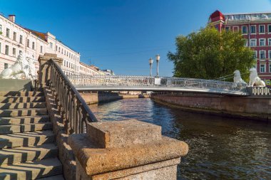 Griboyedov Kanalı. Aslan köprüsü. Saint-Petersburg Rusya