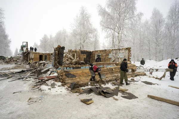 The demolition of the old wooden houses. — Stock Photo, Image