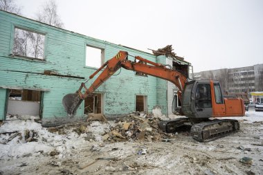 Çöp toplama bir ahşap evin özel teknik.