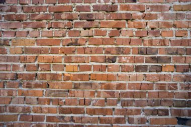 Eski kırmızı tuğla duvarı.