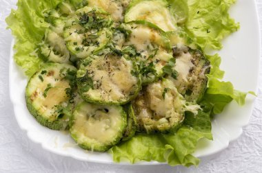 Peynir ile kızarmış kabak.