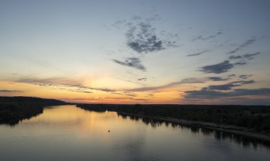 Sunset Bulvarında nehir Pripyat.Mozyr, Beyaz Rusya.