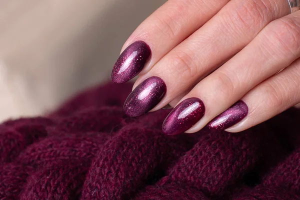 Beautiful Female Hand Manicure Nails Maroon Gel Polish Wool Background — Stock Photo, Image