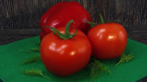 Video Clip Ripe Red Tomato Wooden Tray Rotation — Stockvideo