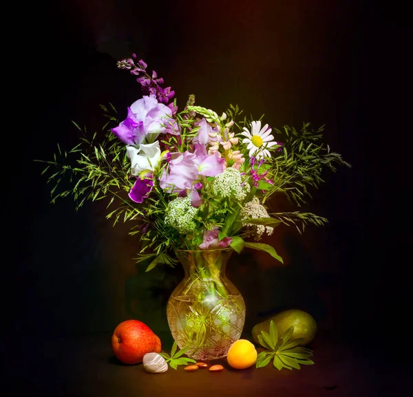 Nature Morte Avec Des Fruits Sur Fond Sombre Dans Style — Photo