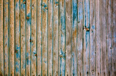 Eski bir yüzeyi olan ahşap bir duvar. Eski bir duvar ve koyu ahşaptan yapılmış zemin, gerçekçi ahşap dokusu var..