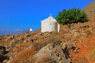 Yunanistan 'ın güneybatı Girit kıyısındaki beyaz küçük şapel