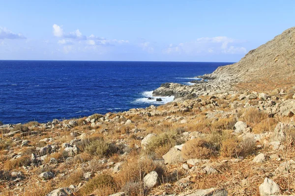 青い海と岩の海岸 南西部クレタ島 ギリシャ — ストック写真