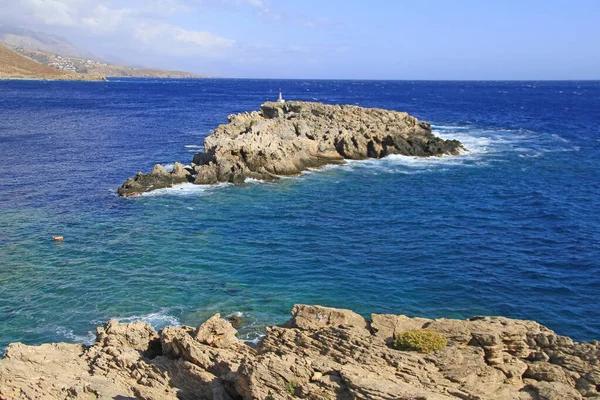 Kust Zee Met Een Smll Eiland Buurt Van Loutro Zuid — Stockfoto