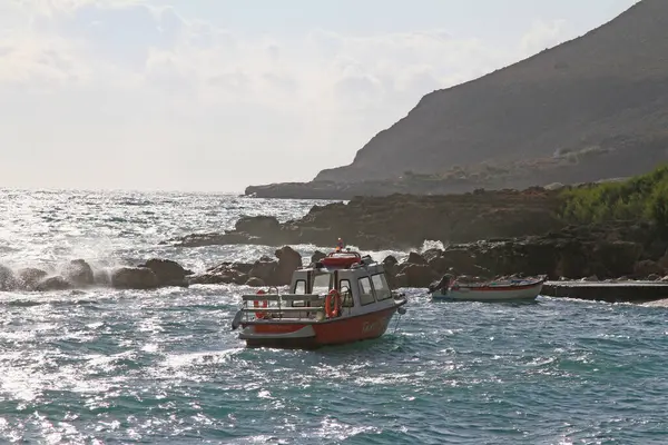 Kust Zee Een Boot Zon Reflecterend Water Zuid Kreta Eiland — Stockfoto