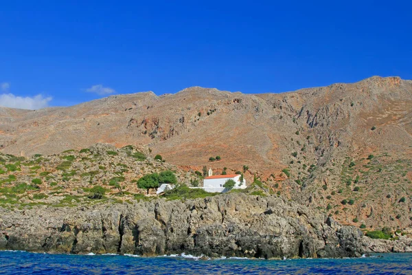 Capilla Withe Sotiros Christou Vista Desde Mar Con Acantilados Vegetación — Foto de Stock