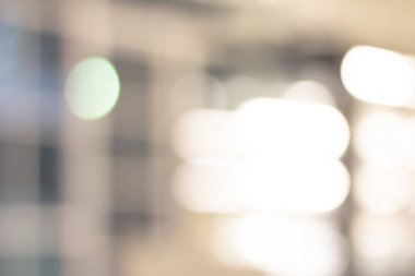 Arka planda bulanık ışık.