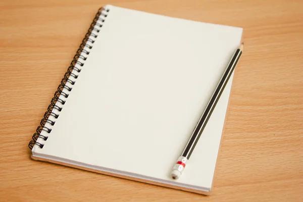Cuaderno Notas Blanco Con Lápiz Mesa —  Fotos de Stock