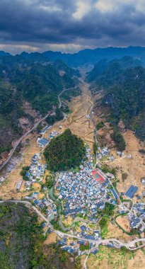 Lingyun County, Guangxi, Çin 'deki Haokun Gölü Kış Manzarası