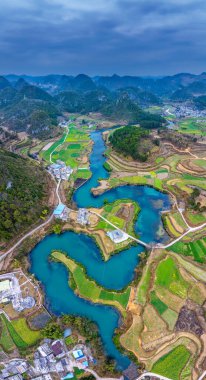 Pingtang County, Guizhou, Çin 'deki Karst nehri manzarası