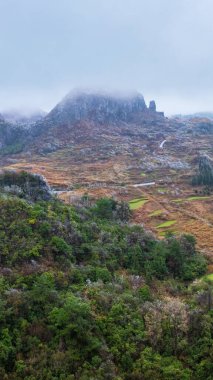Kış karst zirvesi Libo County, Guizhou, Çin 'de.