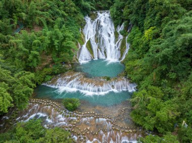 Qiannan Bölgesi, Guizhou, Çin 'in çeşitli bölgelerindeki Karst manzaraları
