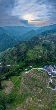 Qiannan Bölgesi, Guizhou, Çin 'in çeşitli bölgelerindeki Karst manzaraları