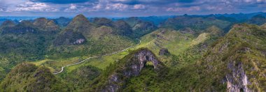 Dushan County, Guizhou, Çin 'deki Karst kırsal manzarası