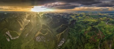 Dushan County, Guizhou, Çin 'deki Karst kırsal manzarası