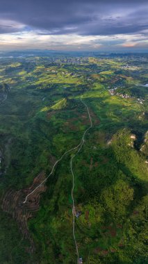 Dushan County, Guizhou, Çin 'deki Karst kırsal manzarası