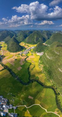 Dushan County, Guizhou, Çin 'deki Karst kırsal manzarası