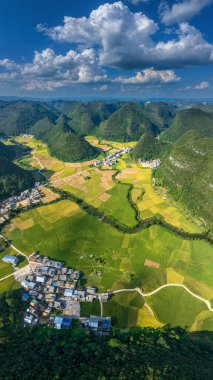 Dushan County, Guizhou, Çin 'deki Karst kırsal manzarası