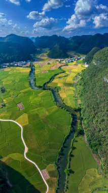 Dushan County, Guizhou, Çin 'deki Karst kırsal manzarası