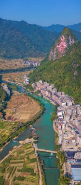 Hechi, Guangxi, Çin 'deki Karst peyzajı