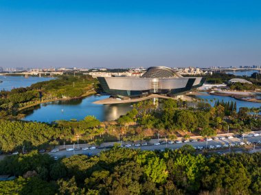 Guangzhou, Çin 'de Pearl Nehri kıyısı manzarası
