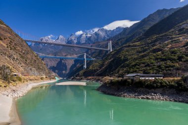 Lijiang 'da Kaplan Sıçrayan Geçidi, Yunnan, Çin' de kışın