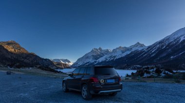 Ranwu Gölü ve Baxoi, Tibet, Çin 'de kış boyunca buzul manzarası.