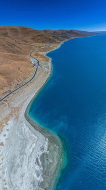 Shannan City, Tibet, Çin 'de kışın yüksek rakımlı çayır manzarası