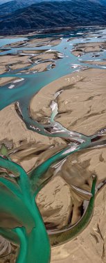 Shannan City, Tibet, Çin 'deki Yarlung Tsangpo Nehri Vadisi' nin kış manzarası