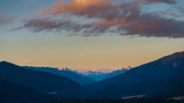 Nyingchi, Tibet, Çin 'deki Yarlung Tsangpo Büyük Kanyonu ve Namcha Barwa Tepesi' nin hava manzarası..