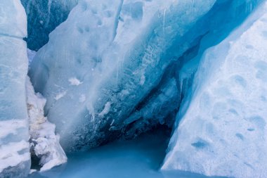 Baxu, Tibet, Çin 'deki Laigu Buzulu' nun kış manzarası
