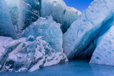 Baxu, Tibet, Çin 'deki Laigu Buzulu' nun kış manzarası