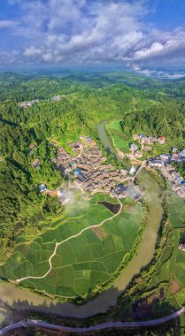 Çin 'in Guizhou Eyaleti' nin Libo ilçesine bağlı kırsal bir köy olan Zhelu Antik Köyü 600 yıllık bir tarihe sahiptir..