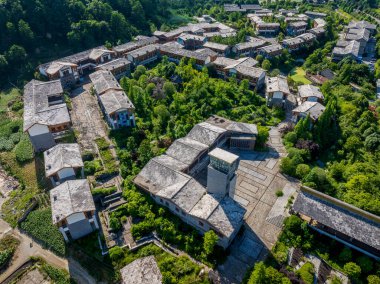 Anshun, Guizhou, Çin 'de bitmemiş kültürel bir turizm projesi.