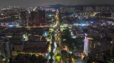 Dongguan, Çin 'de gece vakti hızlandırılmış hava görüntüsü