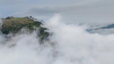 Guangxi, Çin 'deki Shengtang Dağı manzarasının hızlandırılmış fotoğrafı