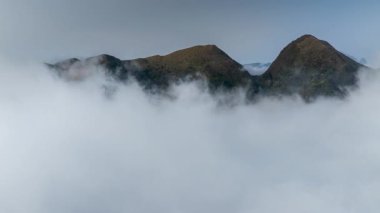 Guangxi, Çin 'deki Shengtang Dağı manzarasının hızlandırılmış fotoğrafı