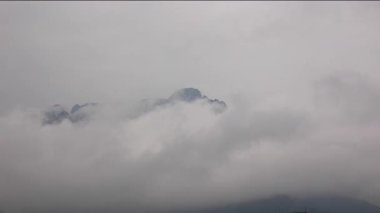 Guangxi, Çin 'deki Shengtang Dağı manzarasının hızlandırılmış fotoğrafı