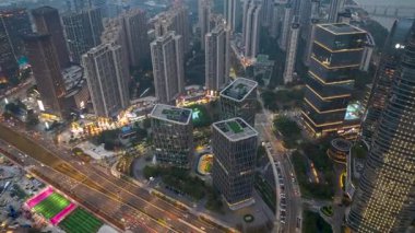 Guangzhou, Guangdong, Çin 'deki İnci Nehri' nin ve etrafındaki mimarinin havadan görünüşü..