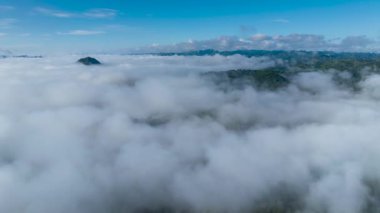 Anshun, Guizhou, Çin 'deki Jiulongshan Orman Parkı' nın hızlandırılmış fotoğrafları